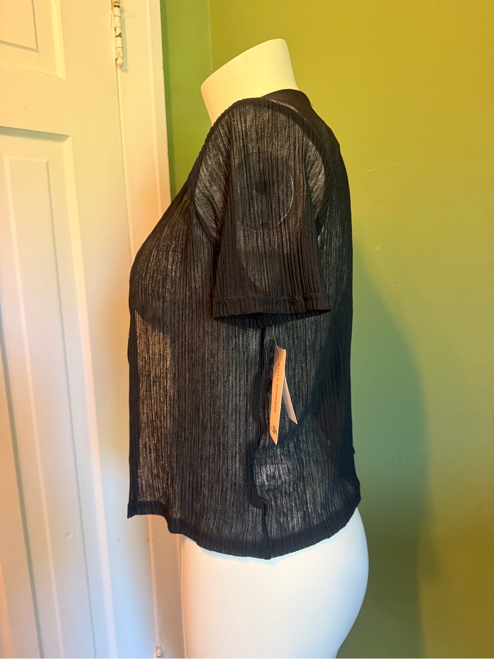 Black Short-Sleeve Open Front Women's Top - Picture 4 of 6